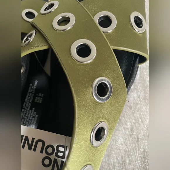 No Boundaries Olive Green Sandals - Picture 3 of 8